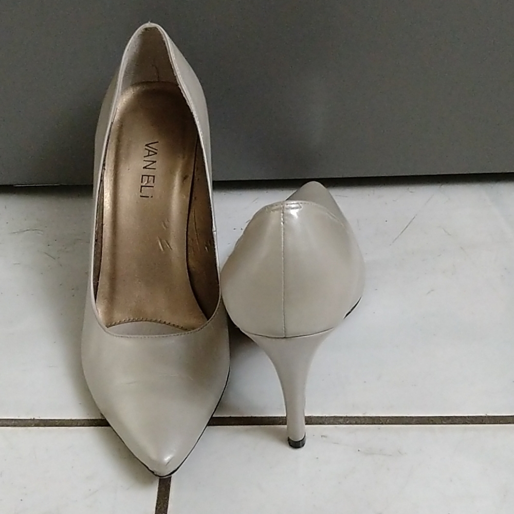 Tan heels - Picture 2 of 4